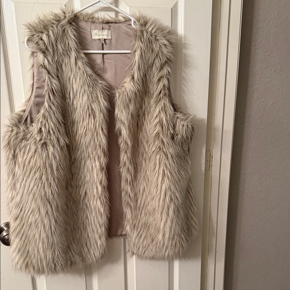 Faux Fur Vest in Beige, size 1 X